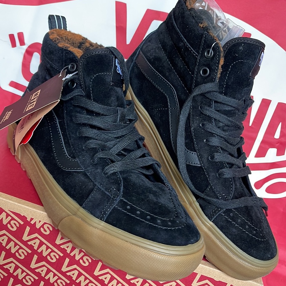 Vans WMNS Sk8-Hi Mte-1
Black/Gum
VNOA5HZYB9M
boots - sneakers - athletic shoes - Picture 8 of 16
